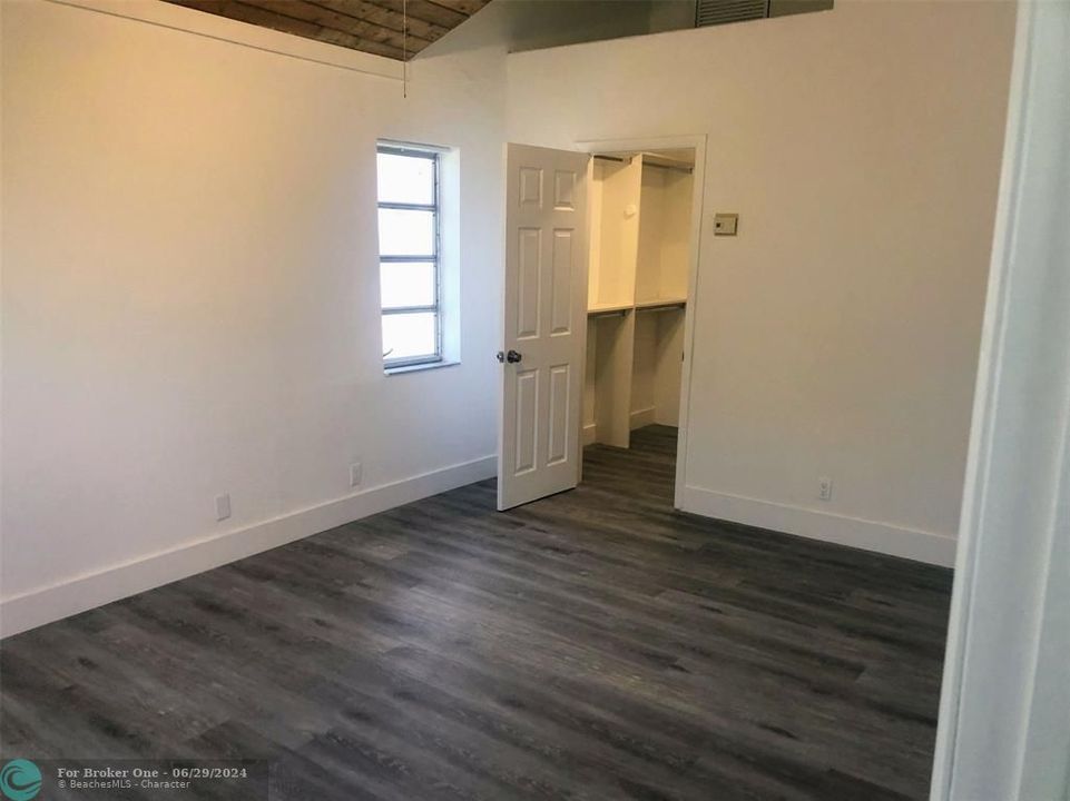 For Sale: $249,000 (2 beds, 2 baths, 1213 Square Feet)