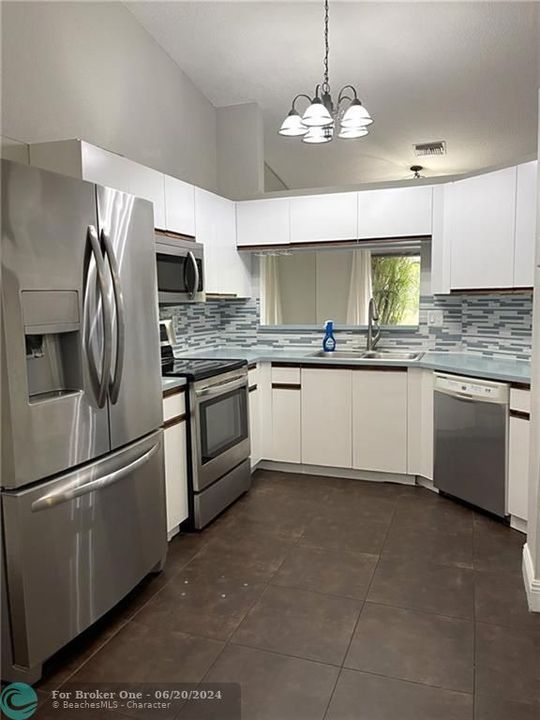 For Rent: $2,650 (2 beds, 2 baths, 1126 Square Feet)
