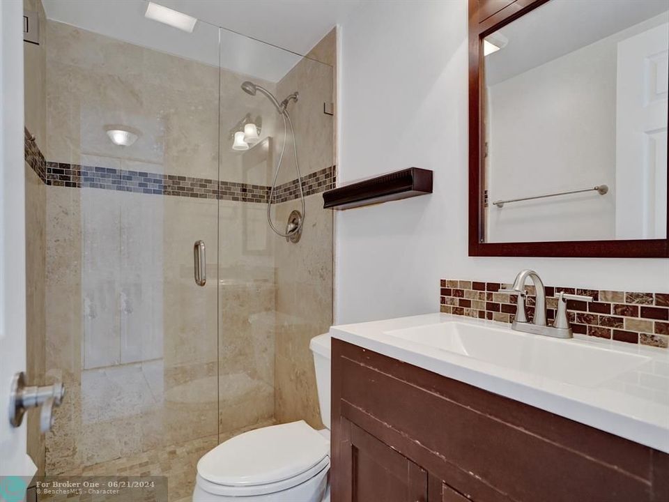 待售: $358,000 (2 贝兹, 2 浴室, 1068 平方英尺)