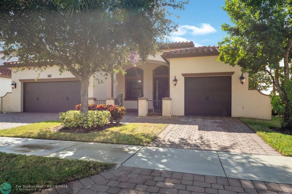 Active With Contract: $6,500 (4 beds, 3 baths, 2480 Square Feet)