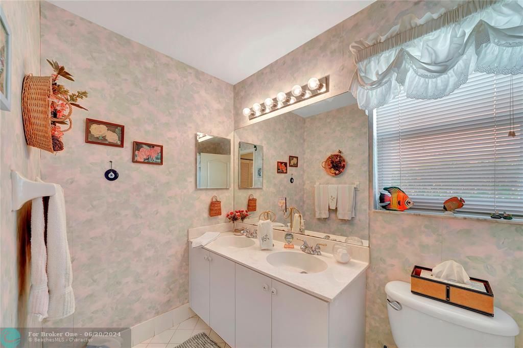 待售: $759,000 (4 贝兹, 2 浴室, 1922 平方英尺)