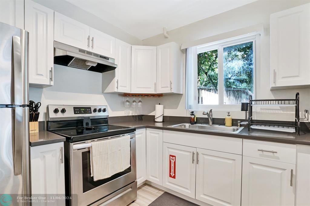 Active With Contract: $775,000 (0 beds, 0 baths, 2500 Square Feet)