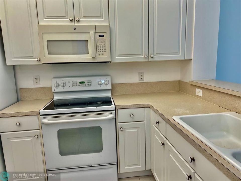 For Sale: $207,500 (2 beds, 2 baths, 1234 Square Feet)