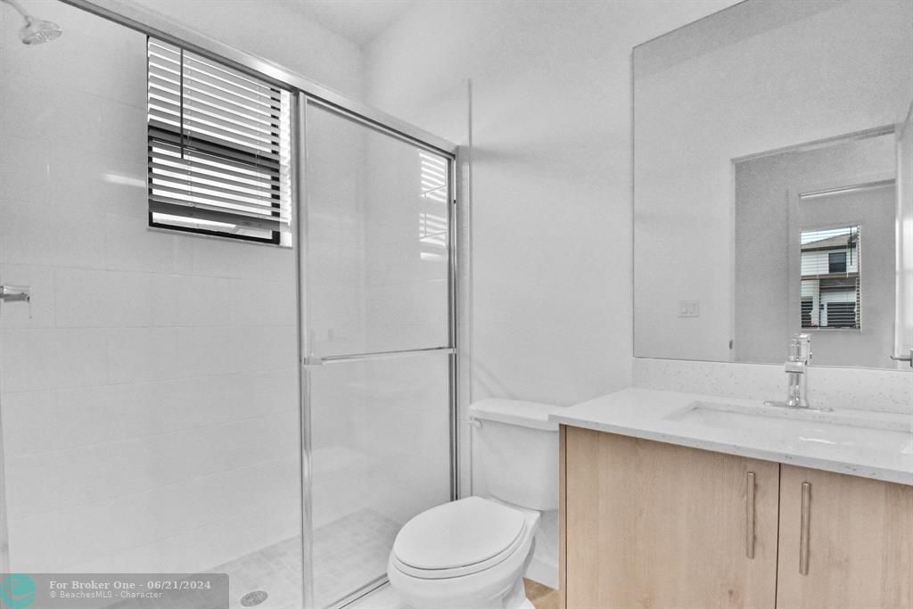 最近租的: $3,900 (3 贝兹, 2 浴室, 2083 平方英尺)