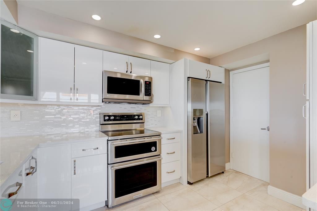 For Sale: $749,000 (2 beds, 2 baths, 1853 Square Feet)