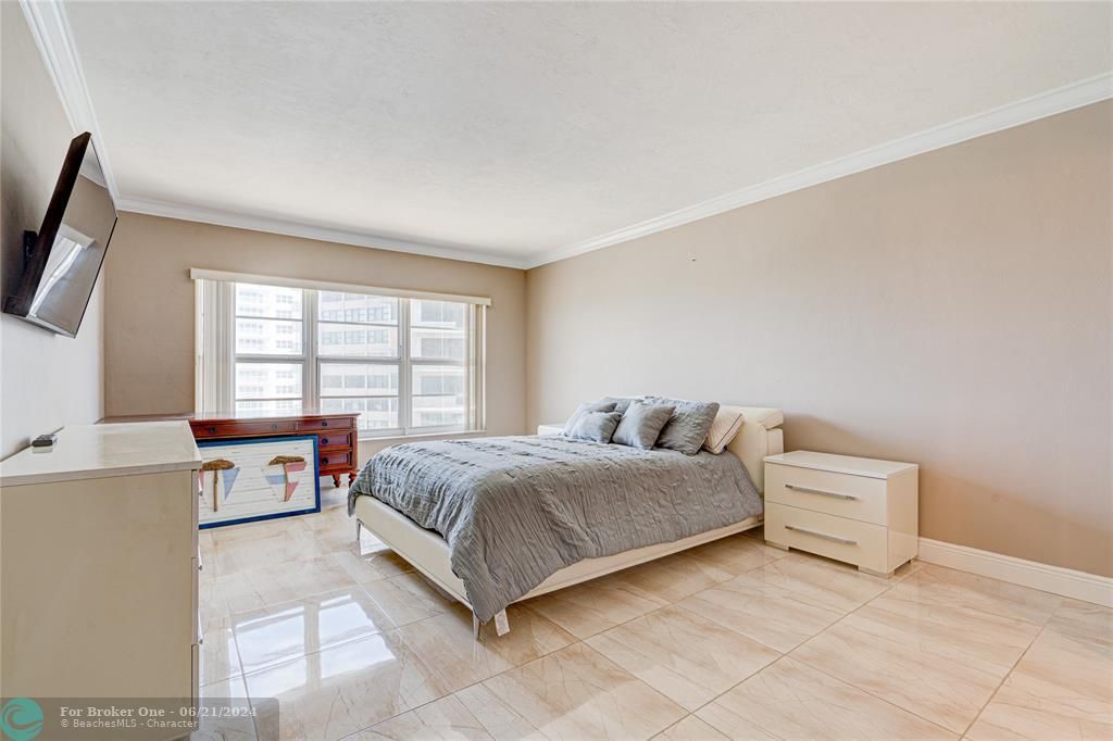 For Sale: $749,000 (2 beds, 2 baths, 1853 Square Feet)