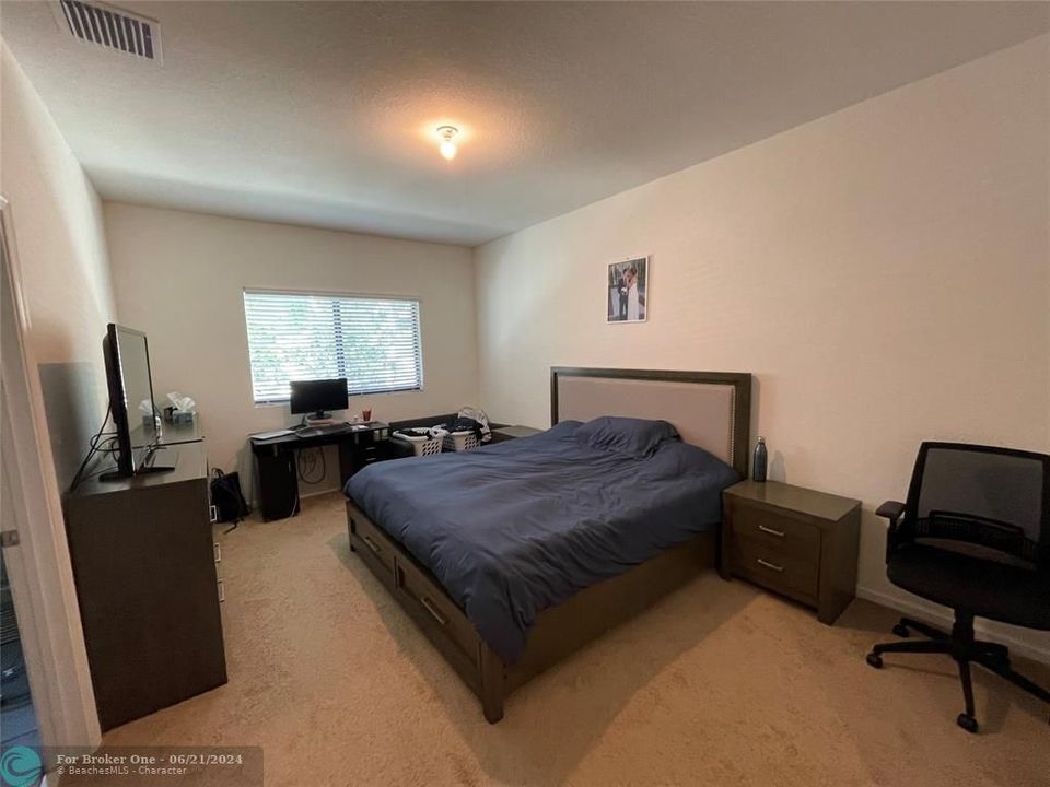 В аренду: $3,300 (3 спален, 2 ванн, 1349 Квадратных фут)