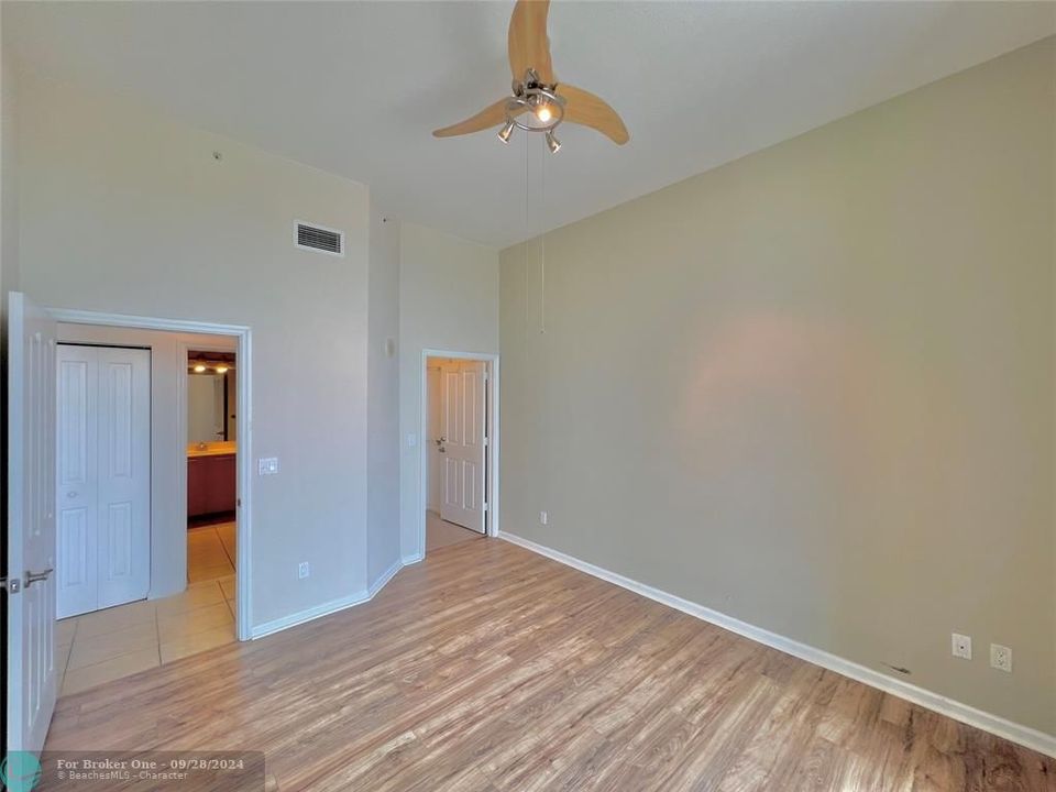 Active With Contract: $2,350 (1 beds, 1 baths, 0 Square Feet)