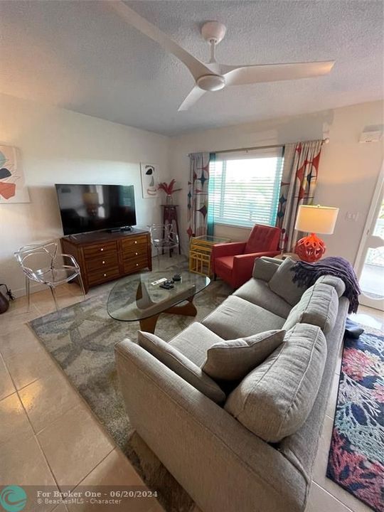 Active With Contract: $214,900 (1 beds, 1 baths, 700 Square Feet)