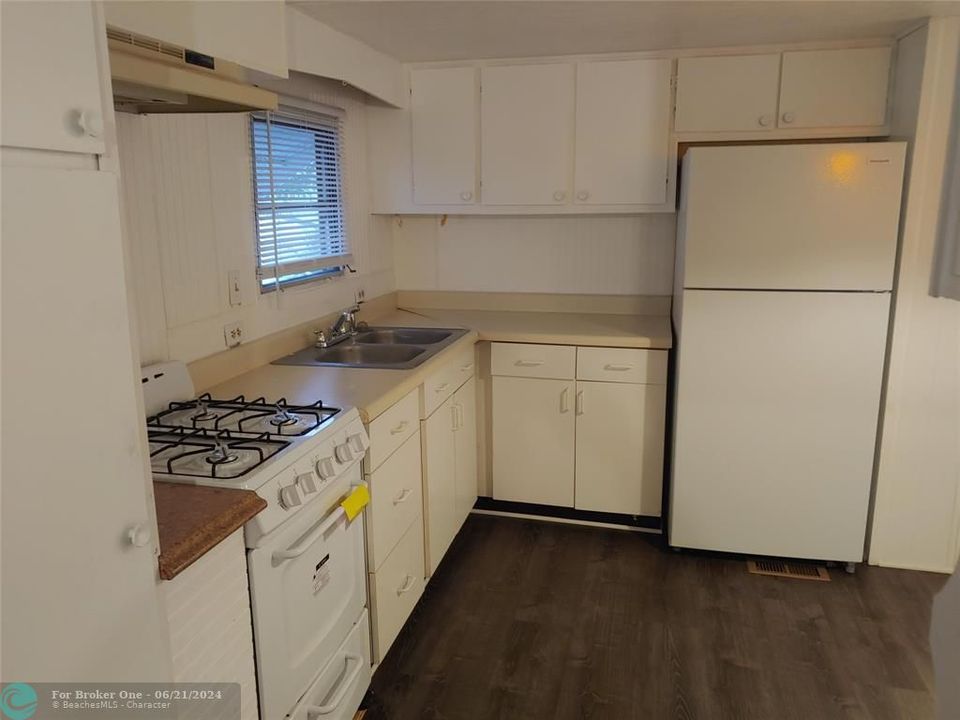 For Rent: $1,333 (2 beds, 2 baths, 749 Square Feet)