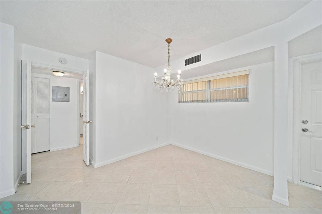 For Sale: $219,900 (2 beds, 2 baths, 1200 Square Feet)
