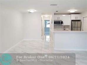 Active With Contract: $2,195 (1 beds, 1 baths, 650 Square Feet)