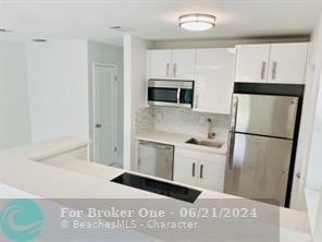 For Sale: $2,195 (1 beds, 1 baths, 650 Square Feet)