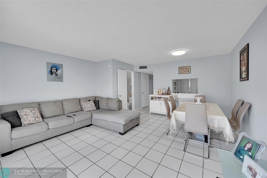 For Sale: $269,000 (2 beds, 1 baths, 1054 Square Feet)