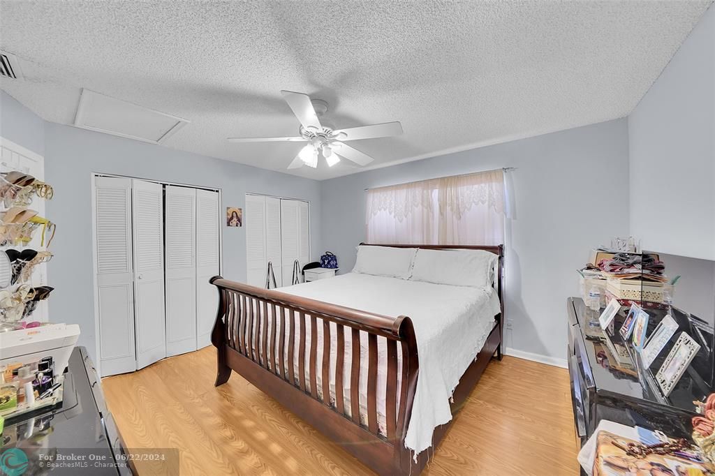 For Sale: $269,000 (2 beds, 1 baths, 1054 Square Feet)