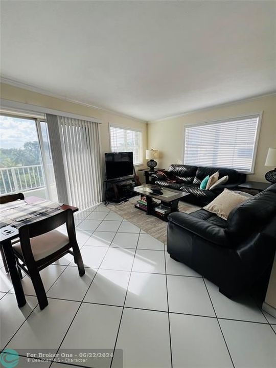 Active With Contract: $2,800 (2 beds, 2 baths, 890 Square Feet)