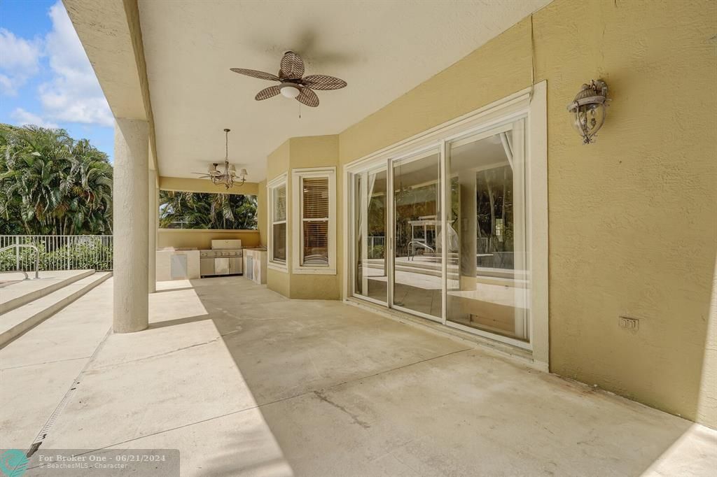 For Sale: $800,000 (5 beds, 3 baths, 3662 Square Feet)