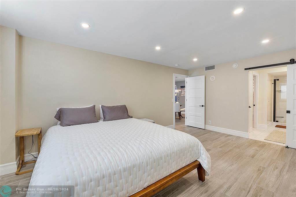 For Sale: $539,000 (2 beds, 2 baths, 1300 Square Feet)