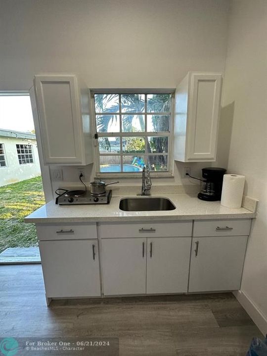 For Rent: $1,350 (1 beds, 1 baths, 1260 Square Feet)