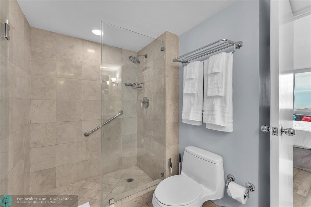 For Sale: $273,500 (1 beds, 1 baths, 580 Square Feet)