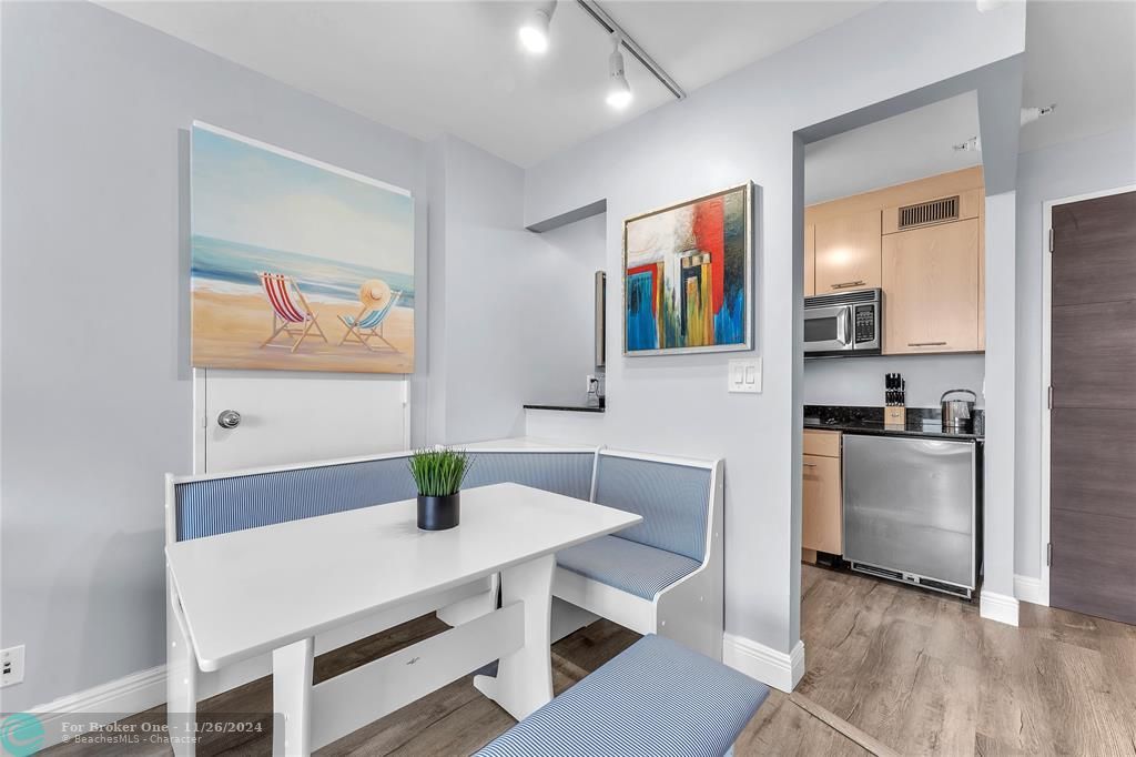 Active With Contract: $273,500 (1 beds, 1 baths, 580 Square Feet)