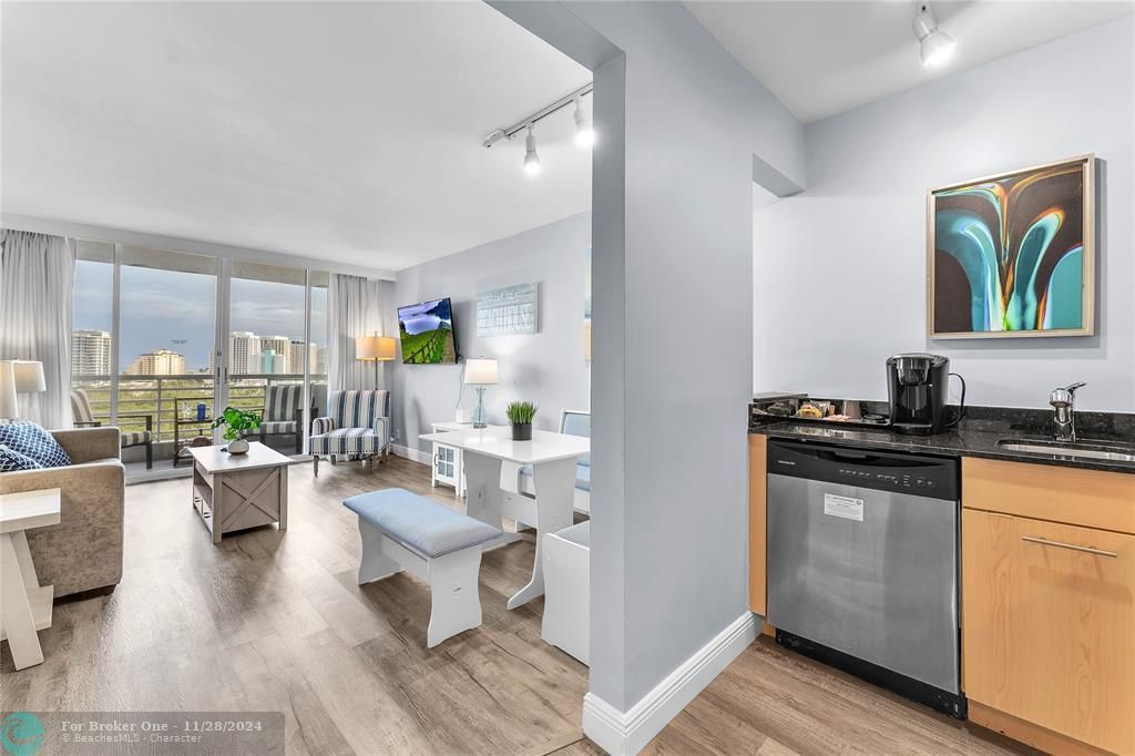 Active With Contract: $273,500 (1 beds, 1 baths, 580 Square Feet)