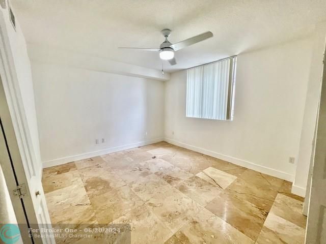 For Rent: $2,300 (1 beds, 1 baths, 724 Square Feet)