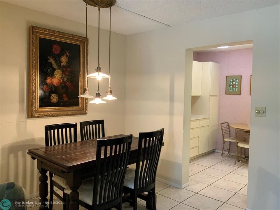 Active With Contract: $149,900 (2 beds, 2 baths, 1030 Square Feet)