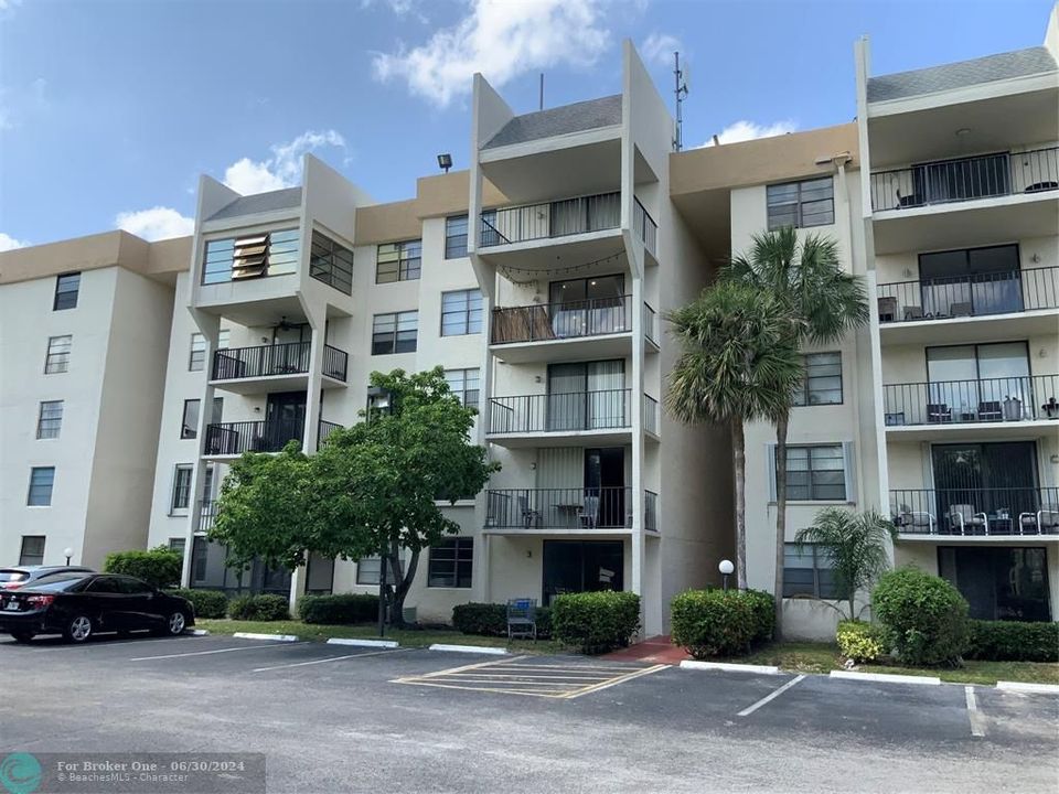 Active With Contract: $149,900 (2 beds, 2 baths, 1030 Square Feet)