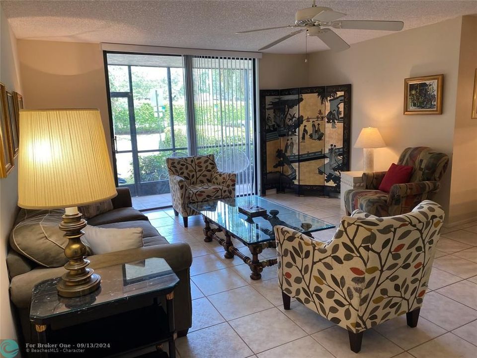 Active With Contract: $149,900 (2 beds, 2 baths, 1030 Square Feet)