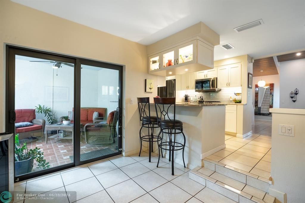 For Sale: $549,900 (2 beds, 2 baths, 1621 Square Feet)