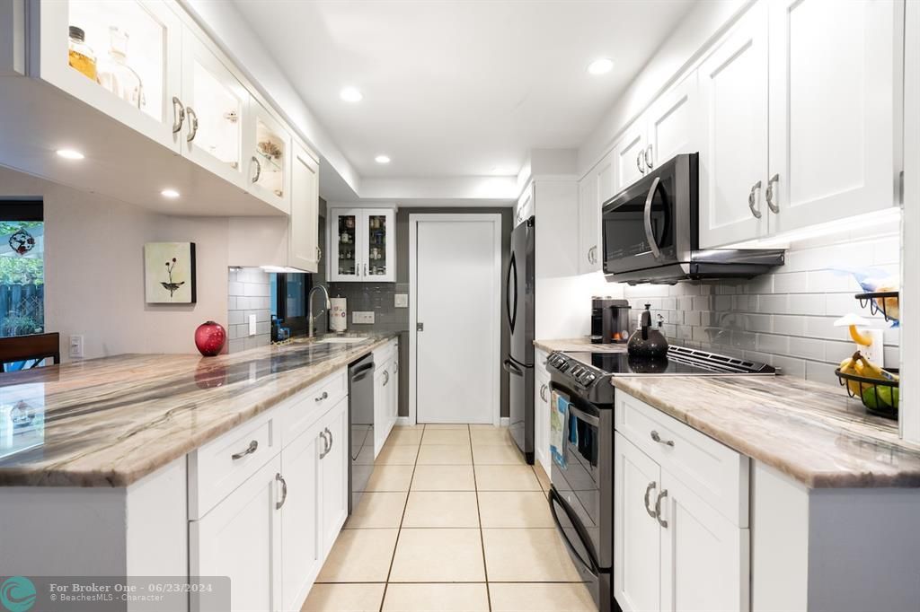 For Sale: $549,900 (2 beds, 2 baths, 1621 Square Feet)
