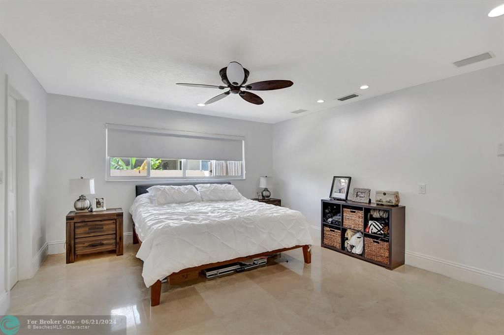 For Sale: $999,000 (3 beds, 2 baths, 1898 Square Feet)