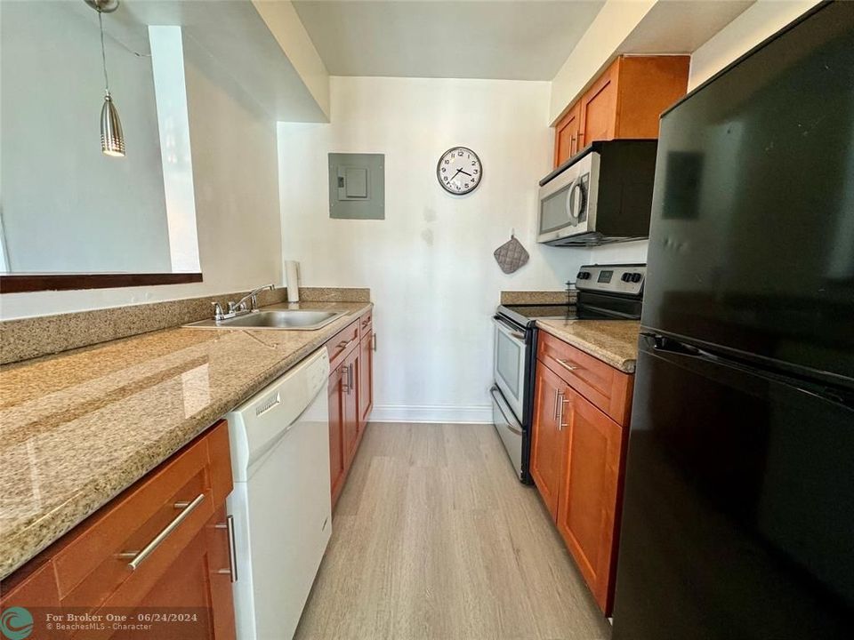 For Rent: $1,795 (1 beds, 1 baths, 500 Square Feet)