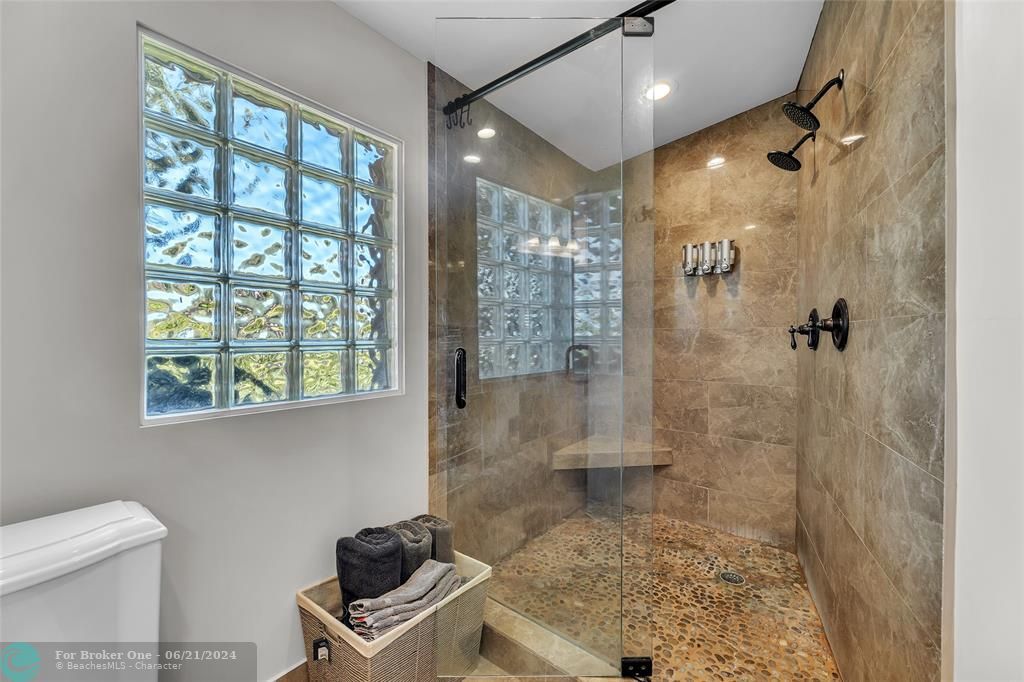 Active With Contract: $6,500 (3 beds, 3 baths, 2701 Square Feet)