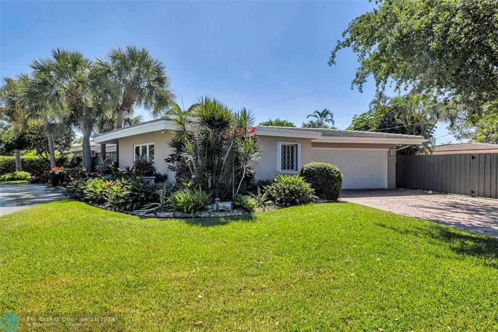 Active With Contract: $6,500 (3 beds, 3 baths, 2701 Square Feet)