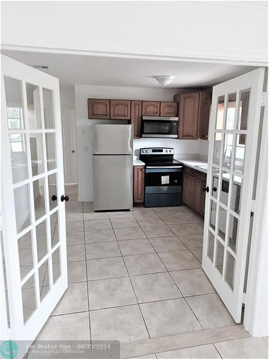 Active With Contract: $3,790 (4 beds, 2 baths, 1910 Square Feet)