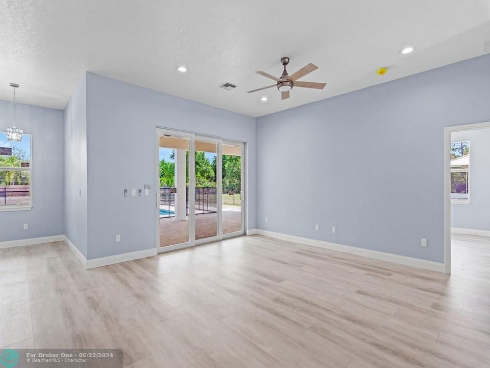 Active With Contract: $799,000 (3 beds, 2 baths, 2181 Square Feet)