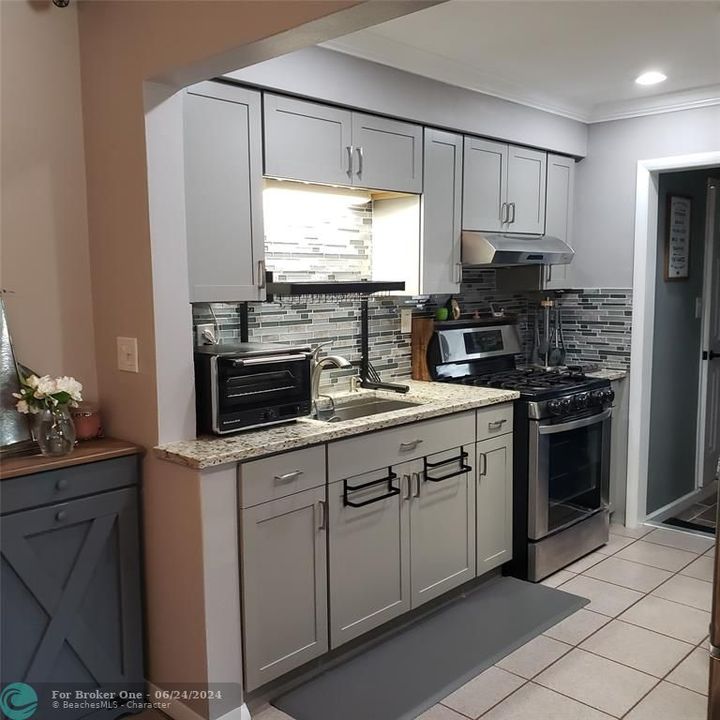 Active With Contract: $385,000 (2 beds, 2 baths, 1095 Square Feet)