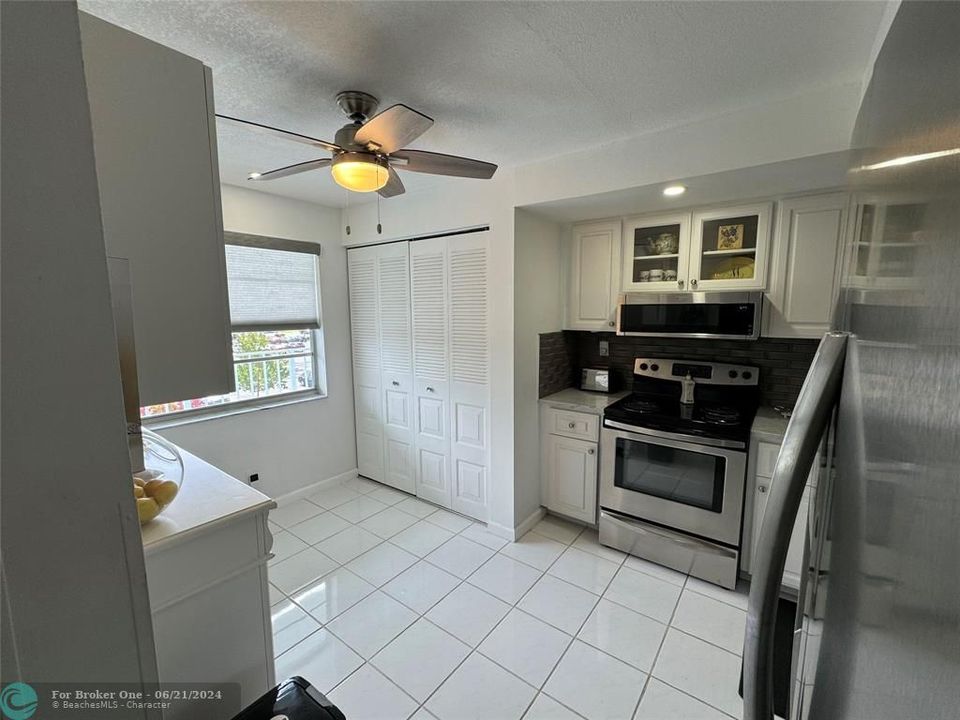 For Sale: $183,000 (2 beds, 2 baths, 1000 Square Feet)