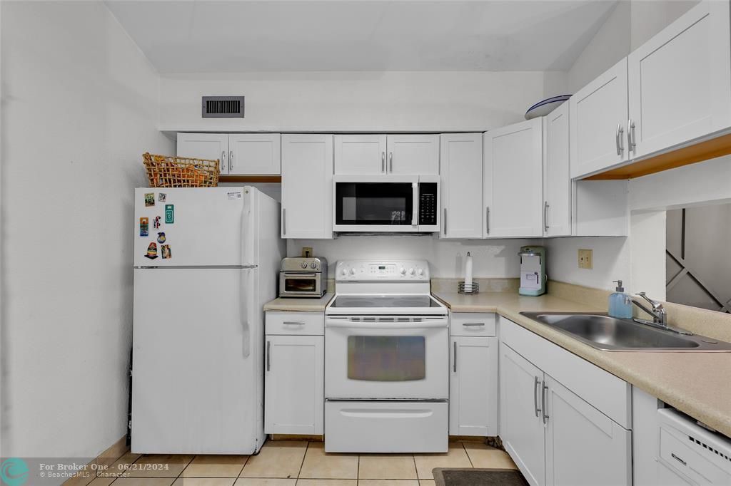 For Sale: $238,000 (2 beds, 1 baths, 1150 Square Feet)