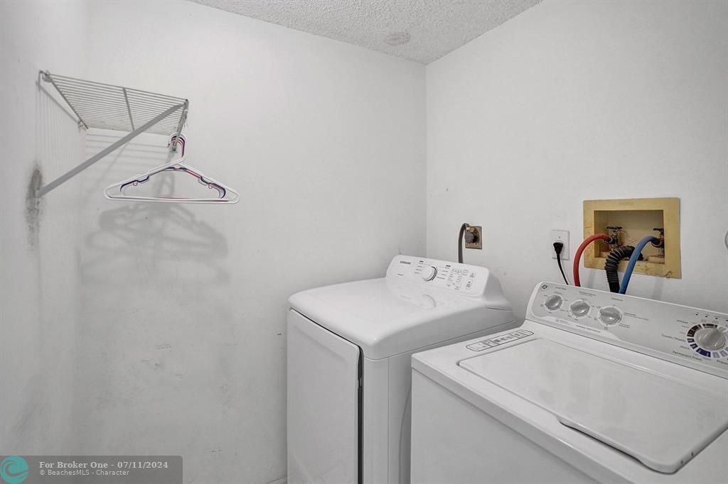 В аренду: $3,900 (4 спален, 2 ванн, 2127 Квадратных фут)