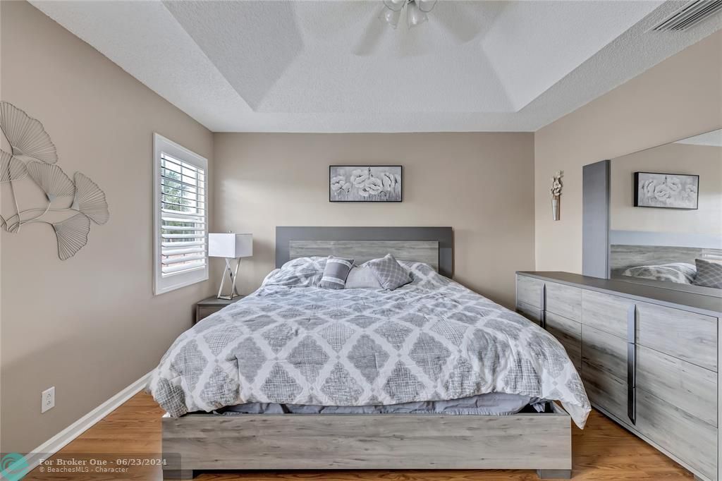 Active With Contract: $500,000 (4 beds, 2 baths, 1798 Square Feet)