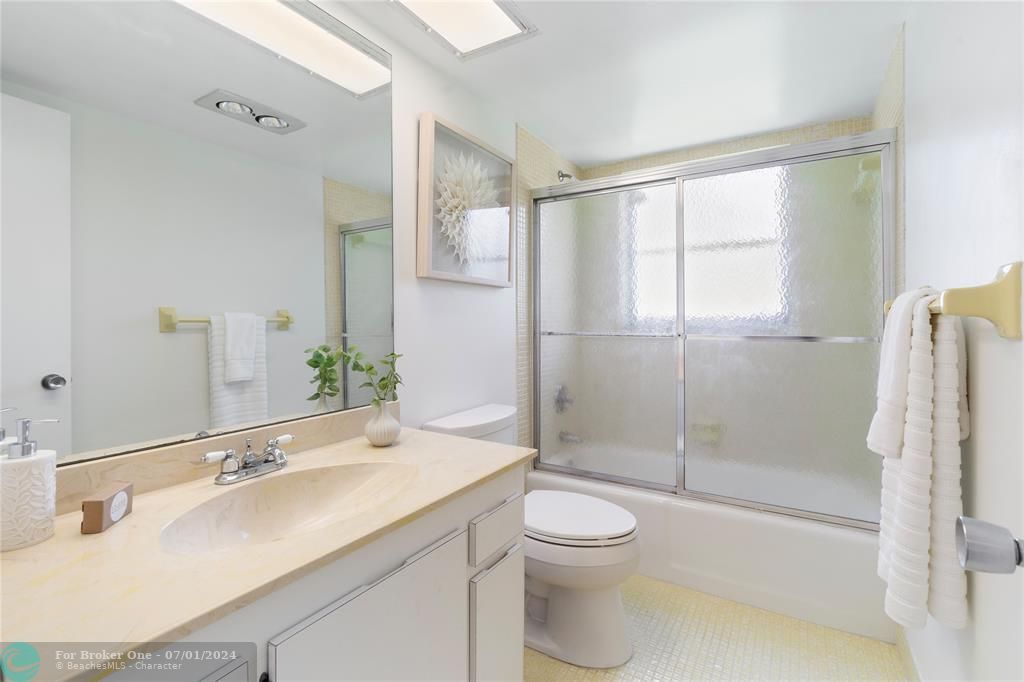 待售: $375,000 (3 贝兹, 3 浴室, 1954 平方英尺)