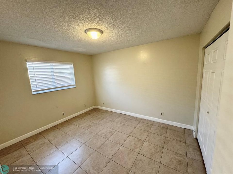 For Rent: $3,800 (4 beds, 2 baths, 1596 Square Feet)