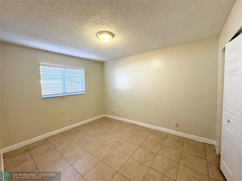 For Rent: $3,800 (4 beds, 2 baths, 1596 Square Feet)