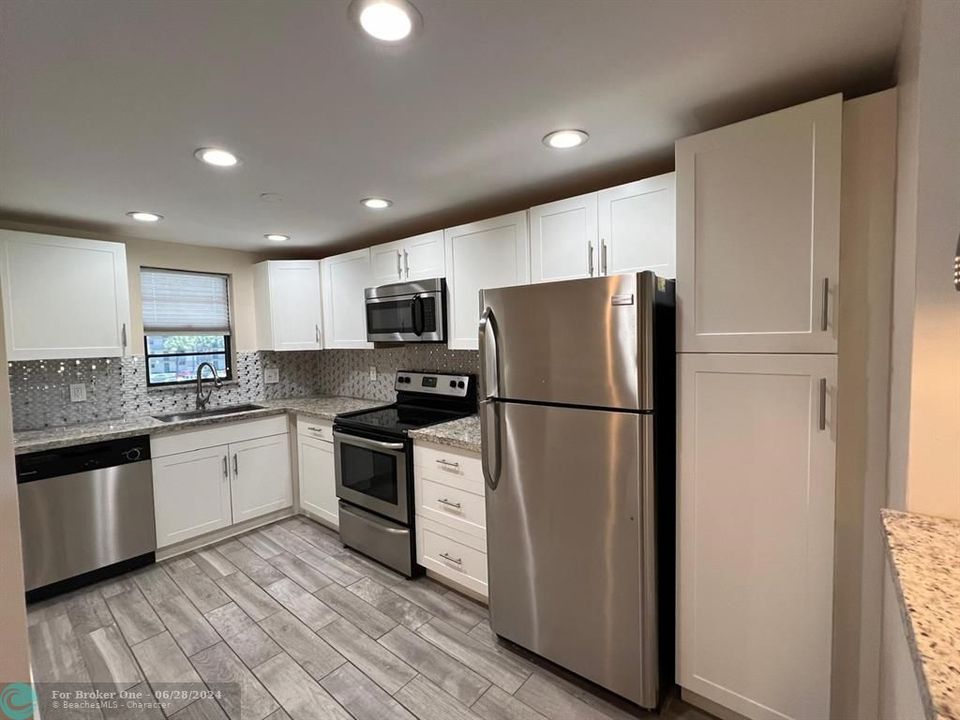 For Sale: $294,000 (2 beds, 2 baths, 1050 Square Feet)