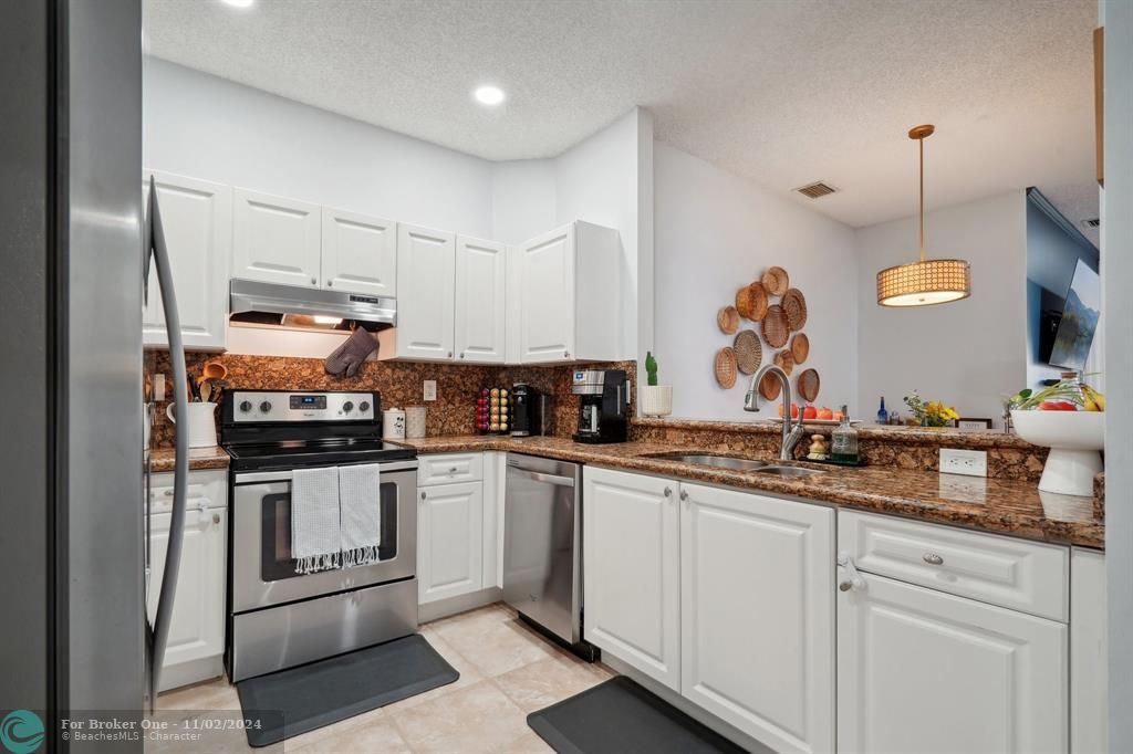 Active With Contract: $385,000 (3 beds, 2 baths, 1210 Square Feet)