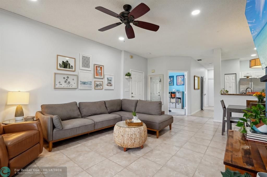 Active With Contract: $385,000 (3 beds, 2 baths, 1210 Square Feet)