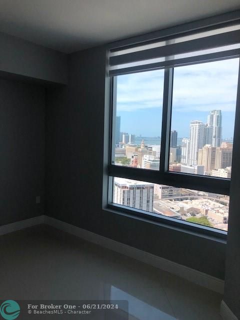 Active With Contract: $2,800 (1 beds, 1 baths, 740 Square Feet)